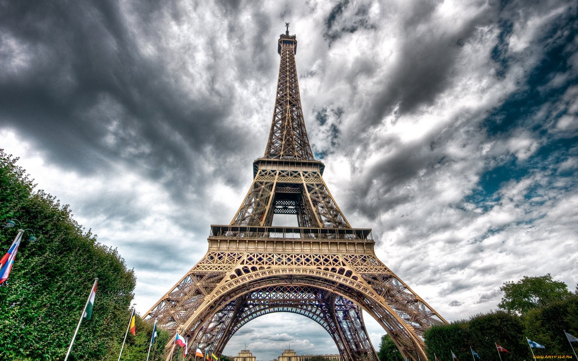 Достопримечательность Парижа Эйфелева башня